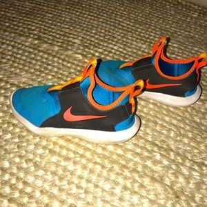 Boys Nike’s Flexrunners